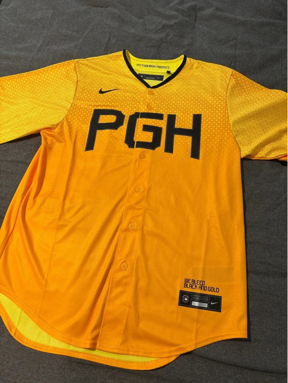 Nike Men's Pittsburgh Pirates City Connect Willie Stargell #8 Jersey Large